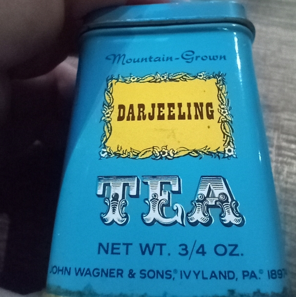Vintage Darjeeling Tea Tin in Blue - Picture 3 of 6